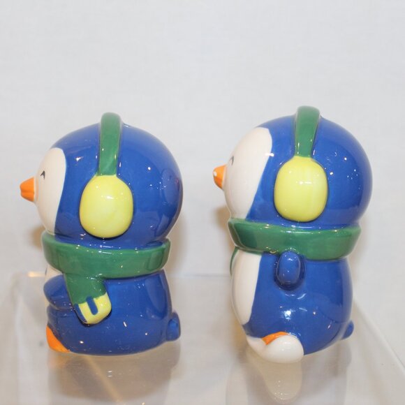 Miniature Ceramic Christmas Penguin Salt & Pepper Shakers - Picture 2 of 5